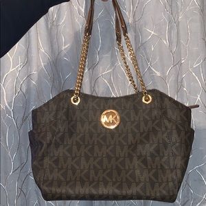 Michael Kors Jet Set Traveler Shoulder Bag